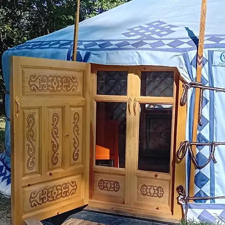 Luxury tent La Yourte Gasconne *